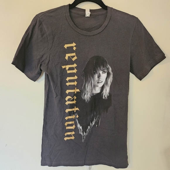 VGUC Taylor Swift Reputation Tour Tee Shirt Women Size Small 100% Cotton - Picture 1 of 11